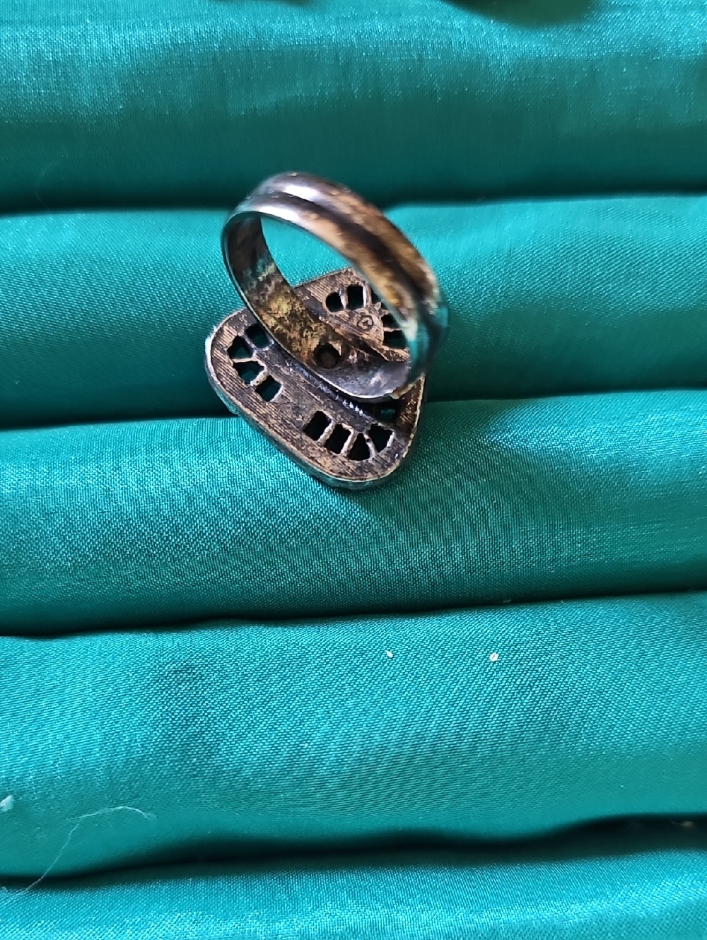 Beautiful Triangle Ring - Picture 3 of 4